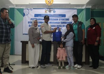 Pemdes Panyocokan Salurkan BLT DD dan Dukung Program Penurunan Stunting