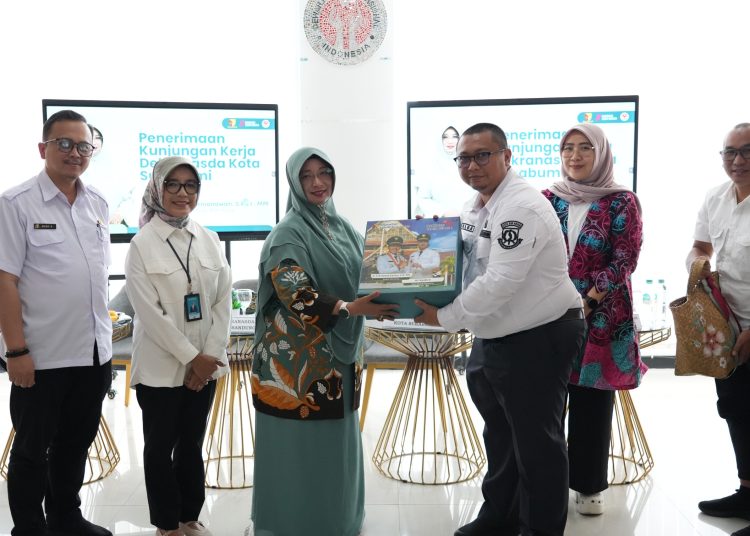 Dekranasda Kabupaten Bandung Jadi Contoh Penguatan Ekosistem Pengrajin untuk Dekranasda Kota Sukabumi