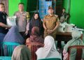 Penyaluran Bantuan Pangan Di Desa Padasuka, H. Bako, Tegaskan Lansia Harus Diprioritaskan
