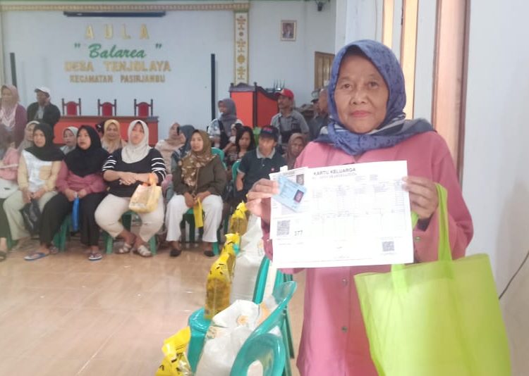 Kepala Desa Tenjolaya Tegaskan Penyaluran Bantuan Pangan Harus Tepat Penerima